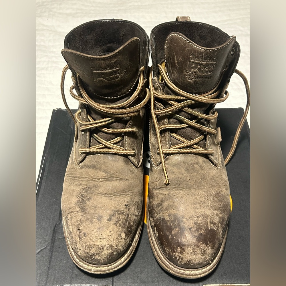 Timberland size 8 womens “steel”  Round Alloy Toe Lace Up Work Boot outside